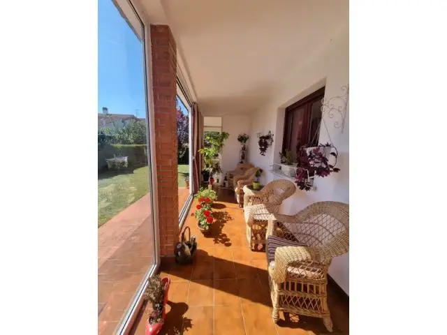 Chalet Unifamiliar en Miñón con Jardín y Garaje
