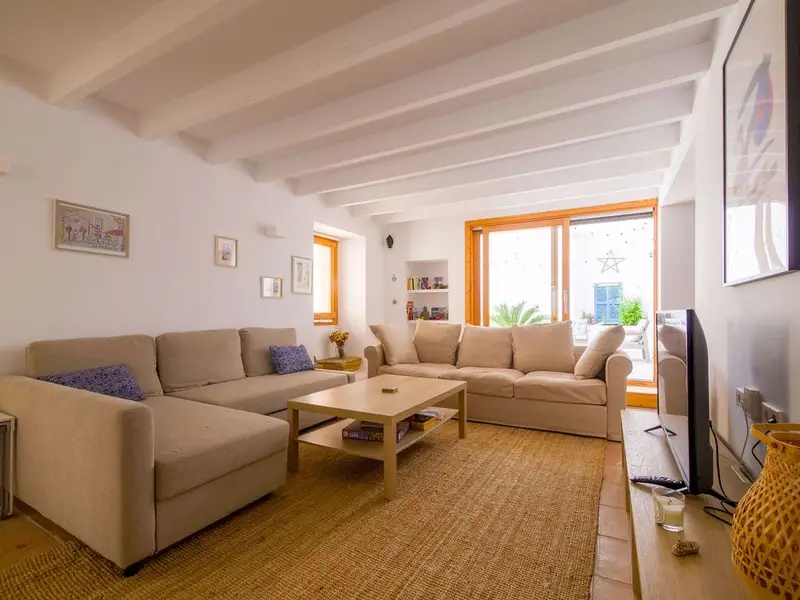 Casa en venta en Pollensa Mallorca 3 dormitorios patio centro