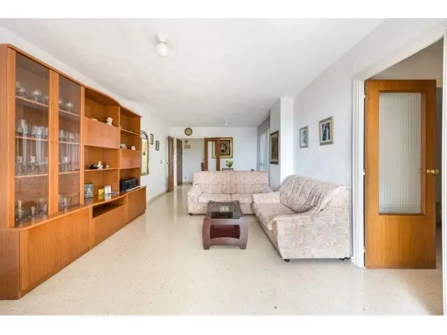 Apartamento en Benidorm con Vistas al Mar y Piscina