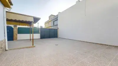 Chalet en Planta Baja con Jardin Amplio y Habitacion Extra