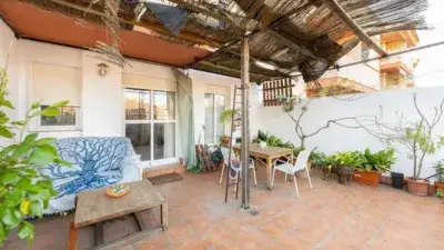 Piso en Venta en Cenes de Dos Dormitorios con Terraza de 35m2