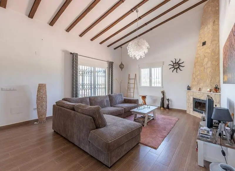 Villa 5 Dormitorios Novelda Piscina 10000m2