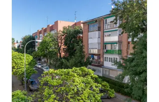 Rent 3 bedroom apartment of 90 m² in Madrid