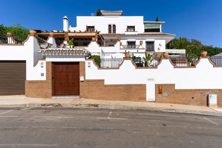 Villa de Lujo con 9 Dormitorios en Torre del Mar