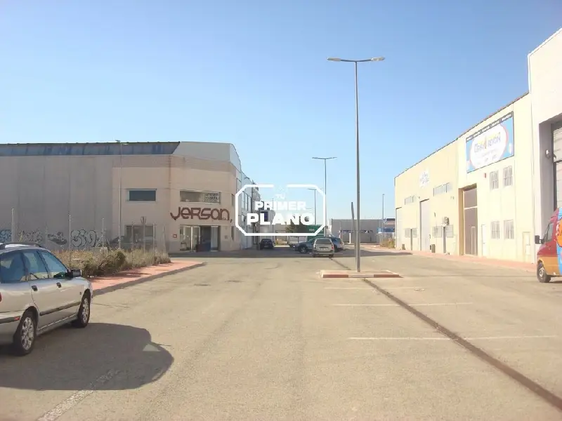 Venta Solar Industrial Campollano Santa Cruz Albacete 650m2 2 Plantas