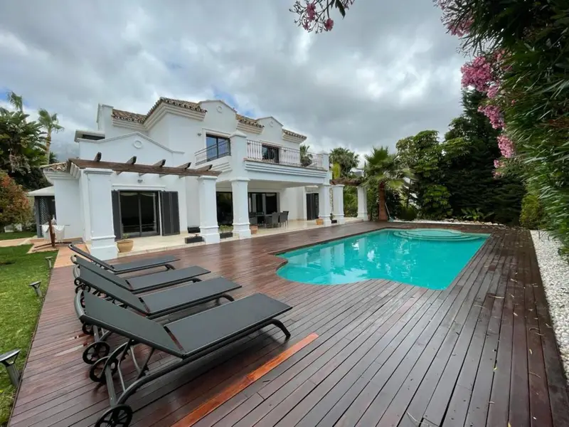 Villa de Lujo 5 Dormitorios en Milla de Oro