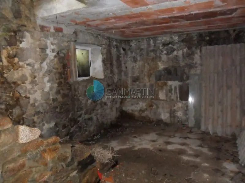 Casa de Piedra para Reformar en Brion A Coruña