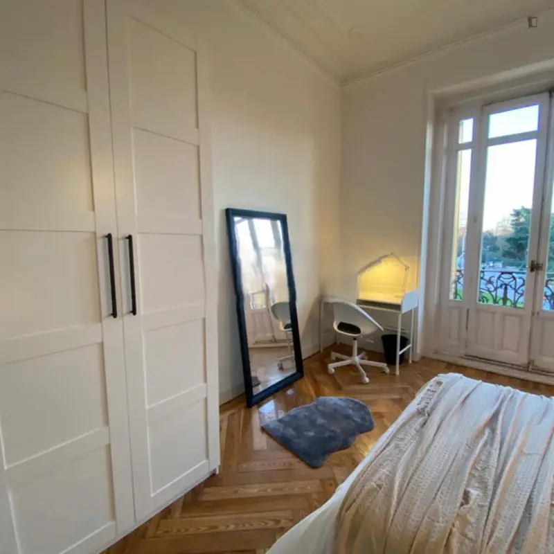 Habitaci
ón Doble con Balc
ón en Piso Compartido para J

óvenes en Madrid