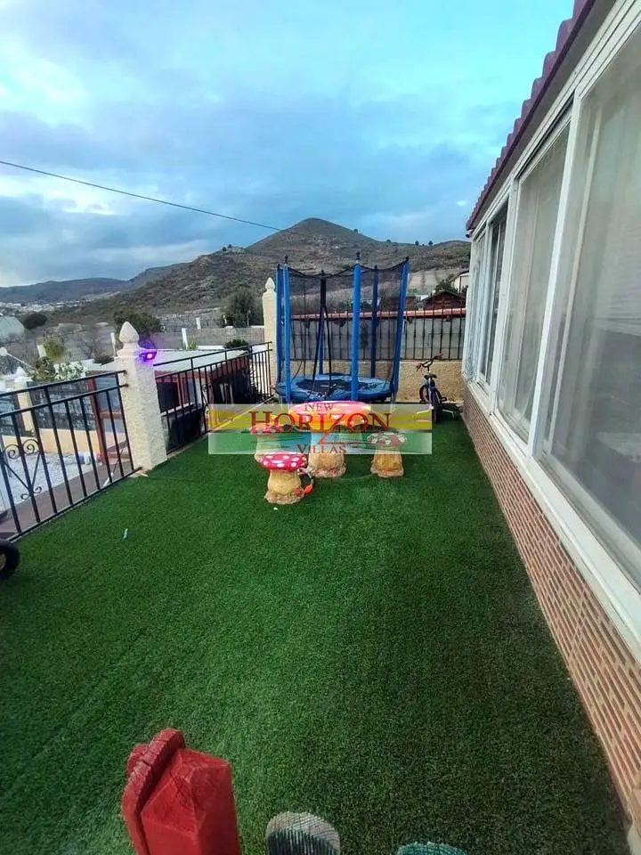 Chalet en Venta en Oria Almeria con Piscina Privada