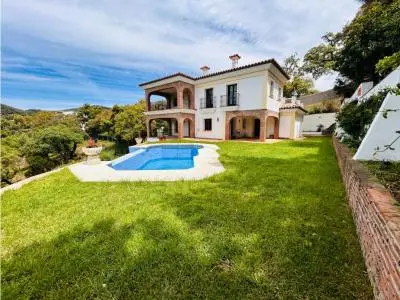 Casares Chalet 5 Dormitorios 4 Banos Piscina Privada