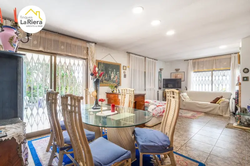 Chalet en venta en Arenys de Mar con piscina y jardin