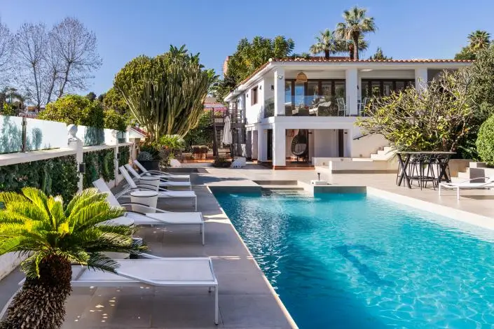 6 Bed Villa for sale