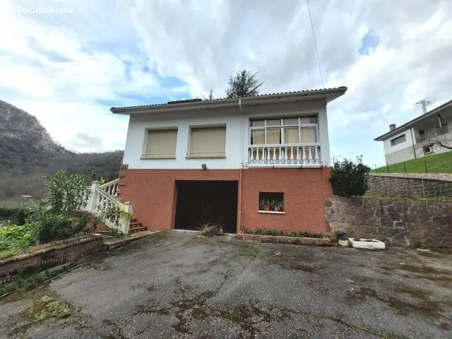 Chalet en Venta en Carreña Asturias 300m2 Jardin 1500m2