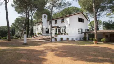Masía con Piscina y Jardín en Sant Cugat