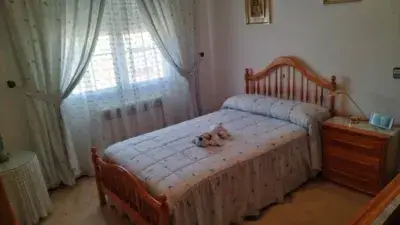 Casa adosada en Consuegra 190m2 4 dormitorios 2 baños