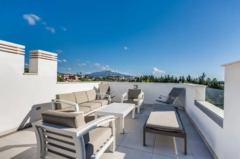 Adosado Lujo 4 Dorm 3 Baños Piscina Jacuzzi Terraza Nueva Milla de Oro