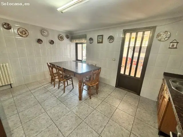 Casa en Venta en Asturias: 6 Habitaciones, Amplios Espacios y Zonas de Cultivo
