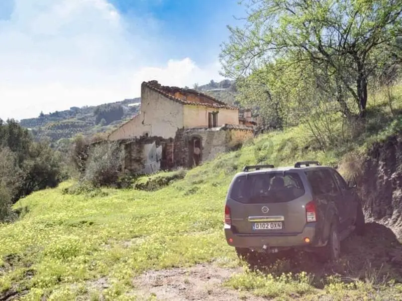 Parcela Rustica 40000m2 con Casa Antigua en Torrox