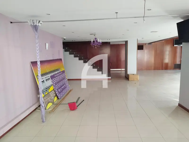 Local Comercial en Venta y Alquiler en Terrassa
