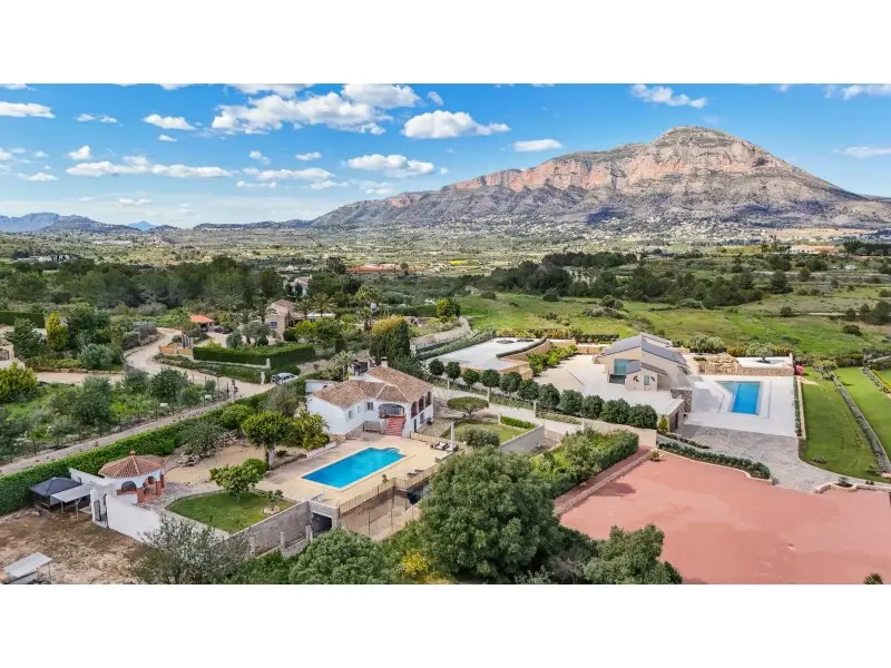 Villa de Lujo en Jávea con 6 Habitaciones y Vistas al Mar