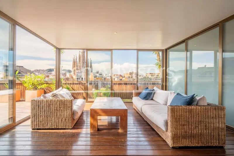 Atico en venta Eixample Barcelona Sagrada Familia terraza licencia turistica