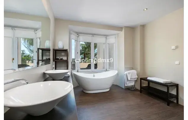 Villa de Lujo en Nueva Andalucía 6 Dormitorios Piscina Privada