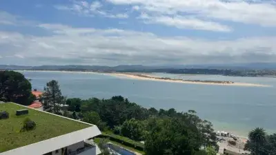 Piso en Alquiler en Puerto Chico Santander con Vistas al Mar