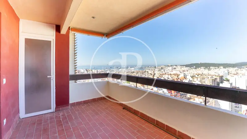 Piso en Plaza Madrid con Terraza 30m2 3 Dormitorios Garaje Reformado