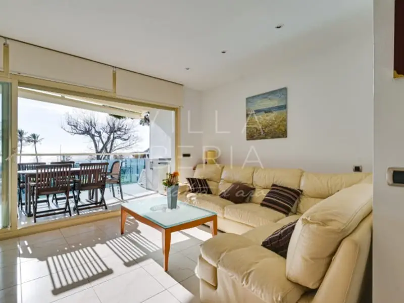 Apartamento en venta en S Agaro Primera Linea de Mar