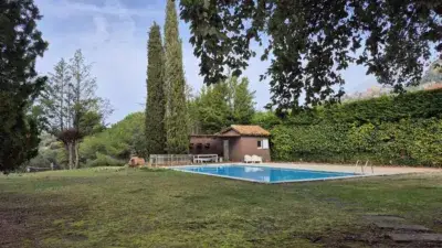 Chalet en venta con 6 habitaciones y piscina