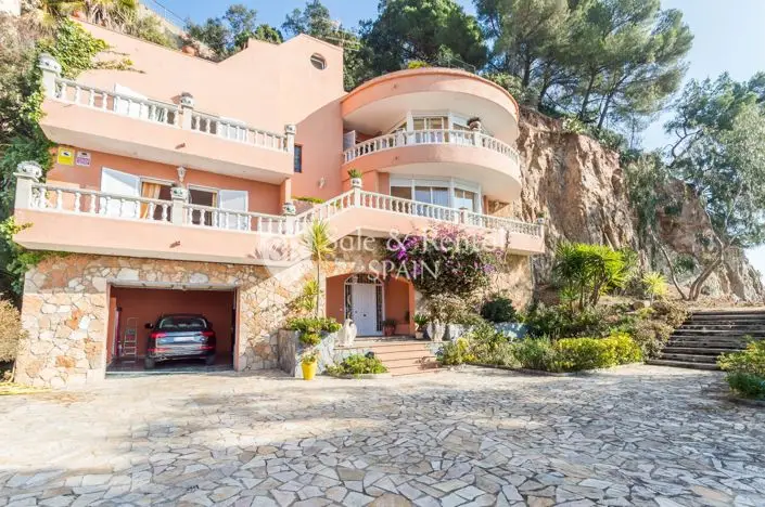 Villa 5 Dormitorios Costa Brava Vistas al Mar Piscina Privada
