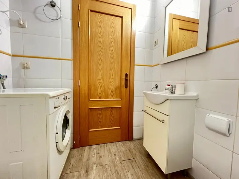 Estudio Moderno en Madrid con Wifi y Lavadora