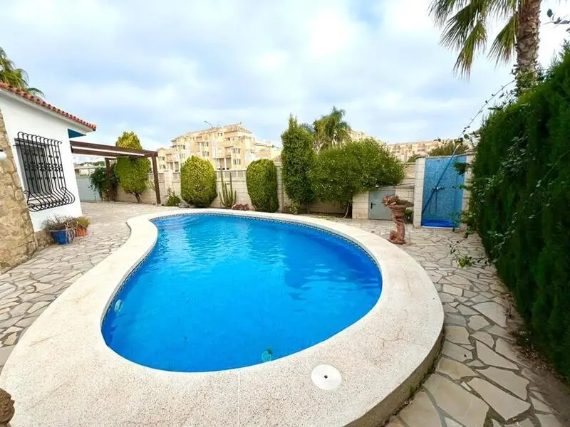 Villa en Denia 3 Dormitorios Piscina Jardin Cerca de la Playa