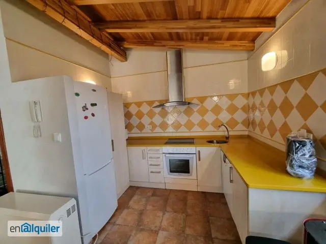 Alquiler casa familiar Los Corrales Buelna Jardin Corta Estancia