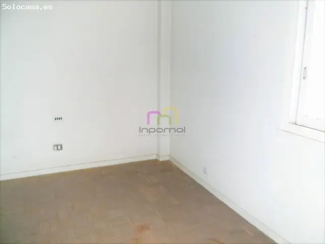 Piso en el Centro Ciudad: 4 Habitaciones 3 Banos Terraza y Garaje