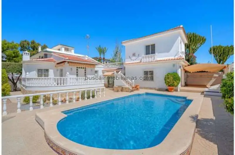 Villa en Venta en Ciudad Quesada 3 Dormitorios 4 Baños Piscina Privada