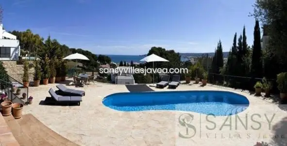 Chalet con Vistas al Mar en Javea