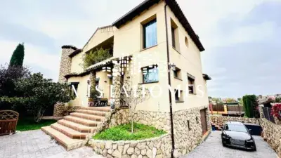 Chalet independiente en El Coto con piscina y placas solares