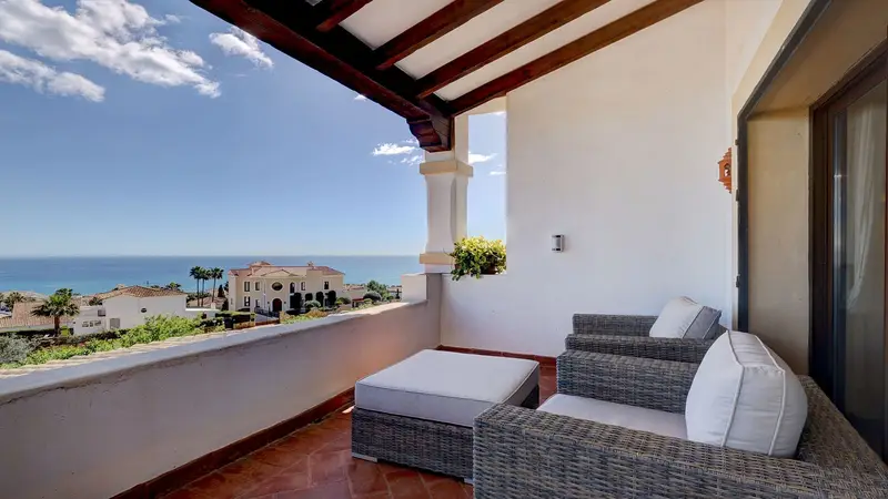 Chalet en Venta Alcaidesa Vistas al Mar Piscina Jardin Privado