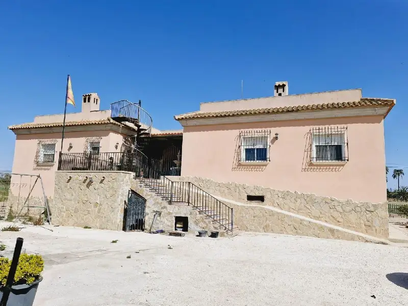 Venta Chalet con Chimenea en Daimes Elche