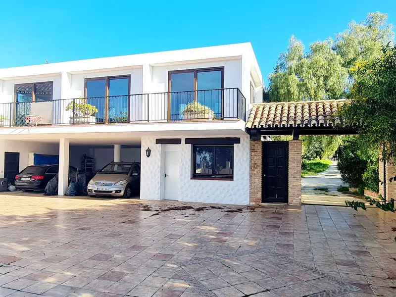 Piso de 5 Dormitorios en venta Elviria, España