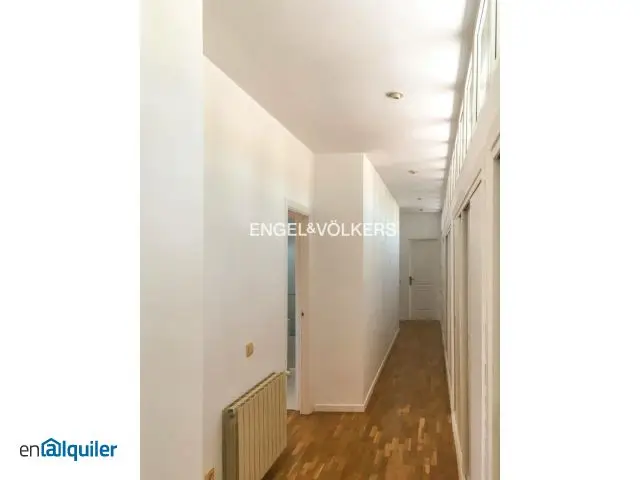 Chalet en Alquiler Molino de la Hoz 5 Dormitorios 5 Baños
