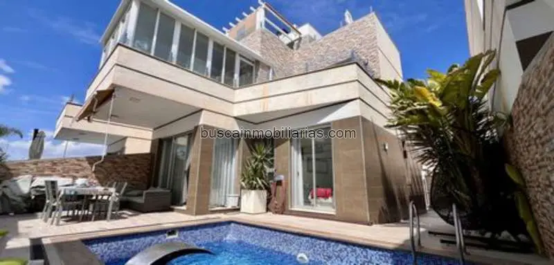 Villa en Venta en Rojales: Moderna con Piscina Privada