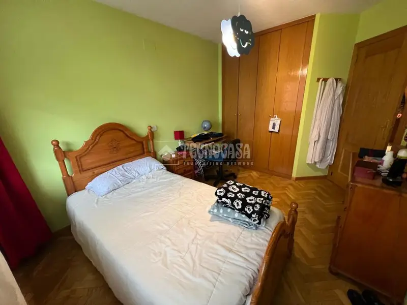 Chalet Pareado con Piscina y Garaje para 4 Coches