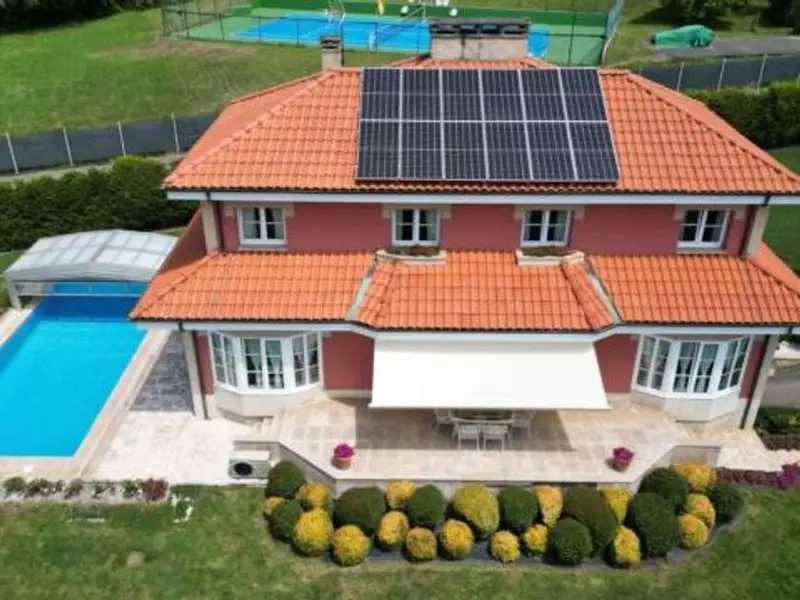 Chalet en Cabueñes con Piscina y Jardin 2000m2