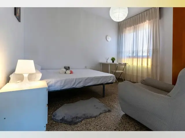 Alquiler Habitacion Almería Apartamento 5 Dormitorios 2 Baños