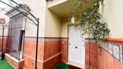 Adosado en Pozoalbero con 4 dormitorios y patio