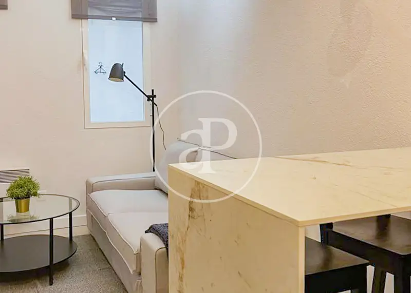 Piso reformado en Almagro con patio privado