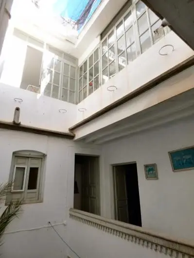 Casa de Pueblo de 9 Dormitorios en Venta