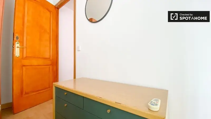Apartamento 3 dormitorios 1 ba
A Valencia